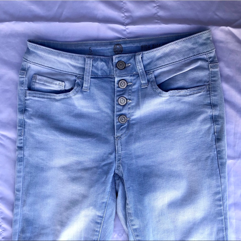 High-rise ankle jeans in a light wash denim